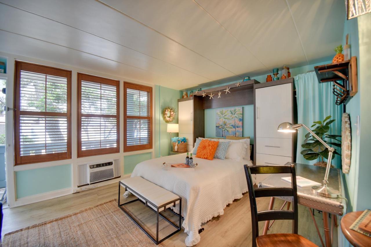 Chic Virginia Beach Retreat - Pool, Steps To Beach Екстериор снимка