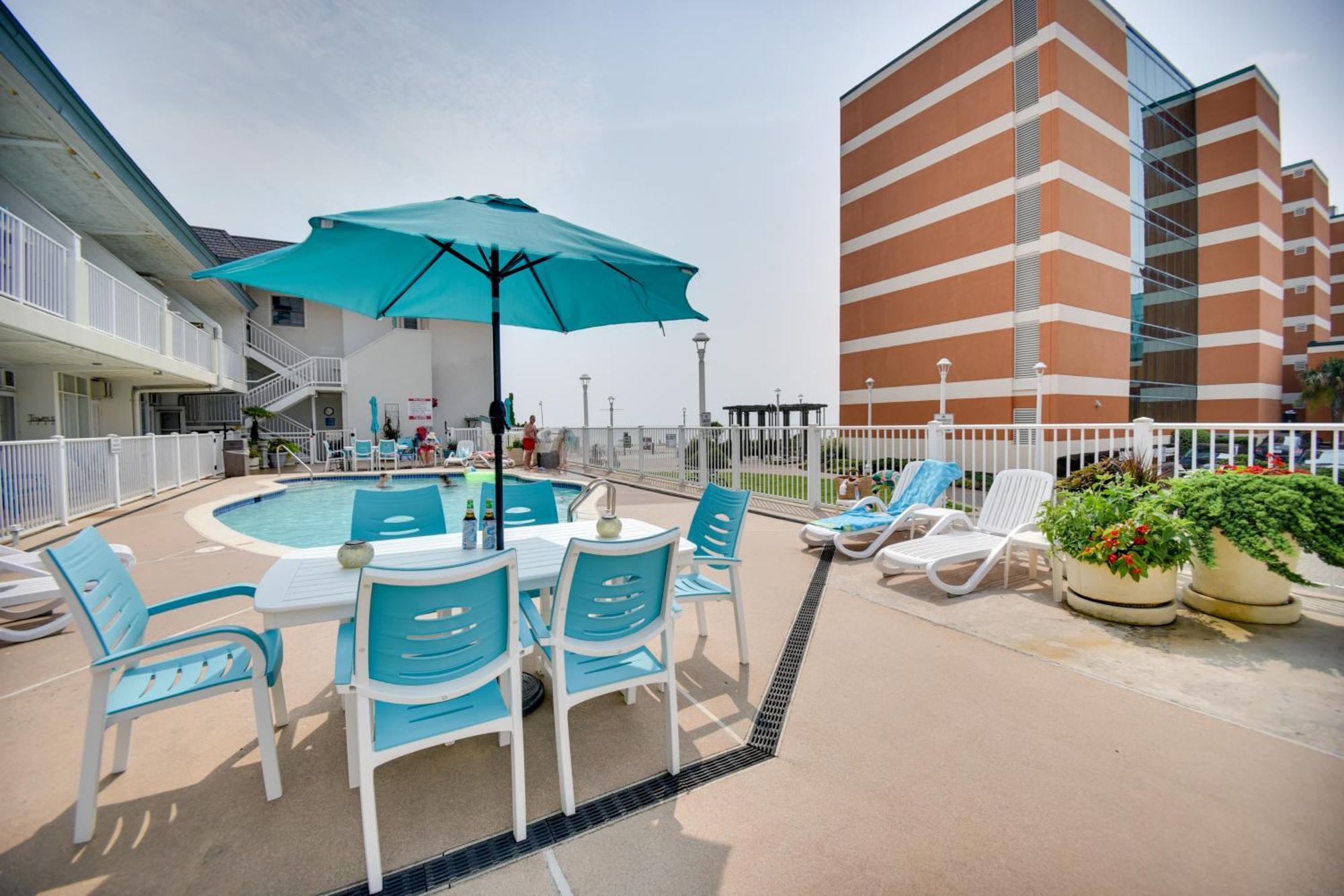 Chic Virginia Beach Retreat - Pool, Steps To Beach Екстериор снимка