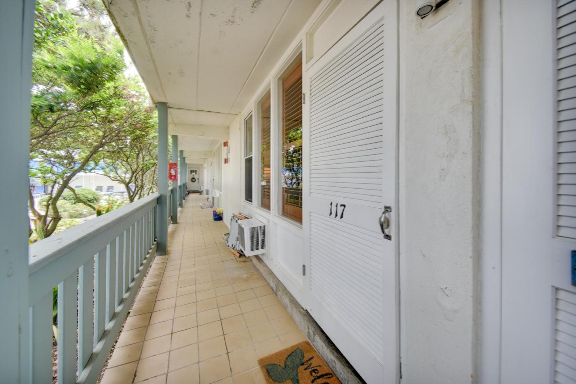 Chic Virginia Beach Retreat - Pool, Steps To Beach Екстериор снимка