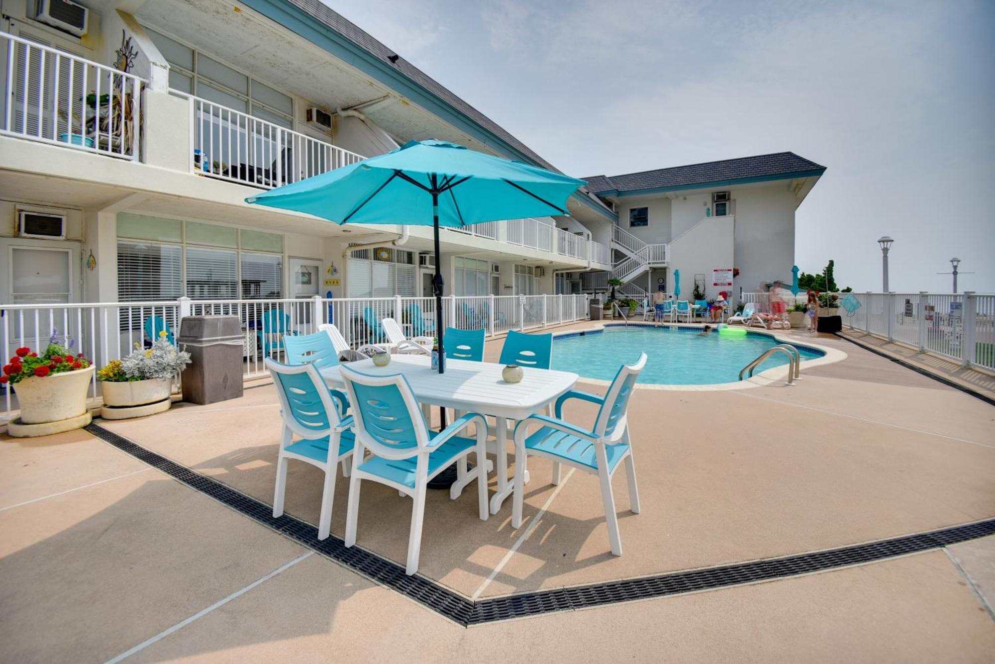 Chic Virginia Beach Retreat - Pool, Steps To Beach Екстериор снимка