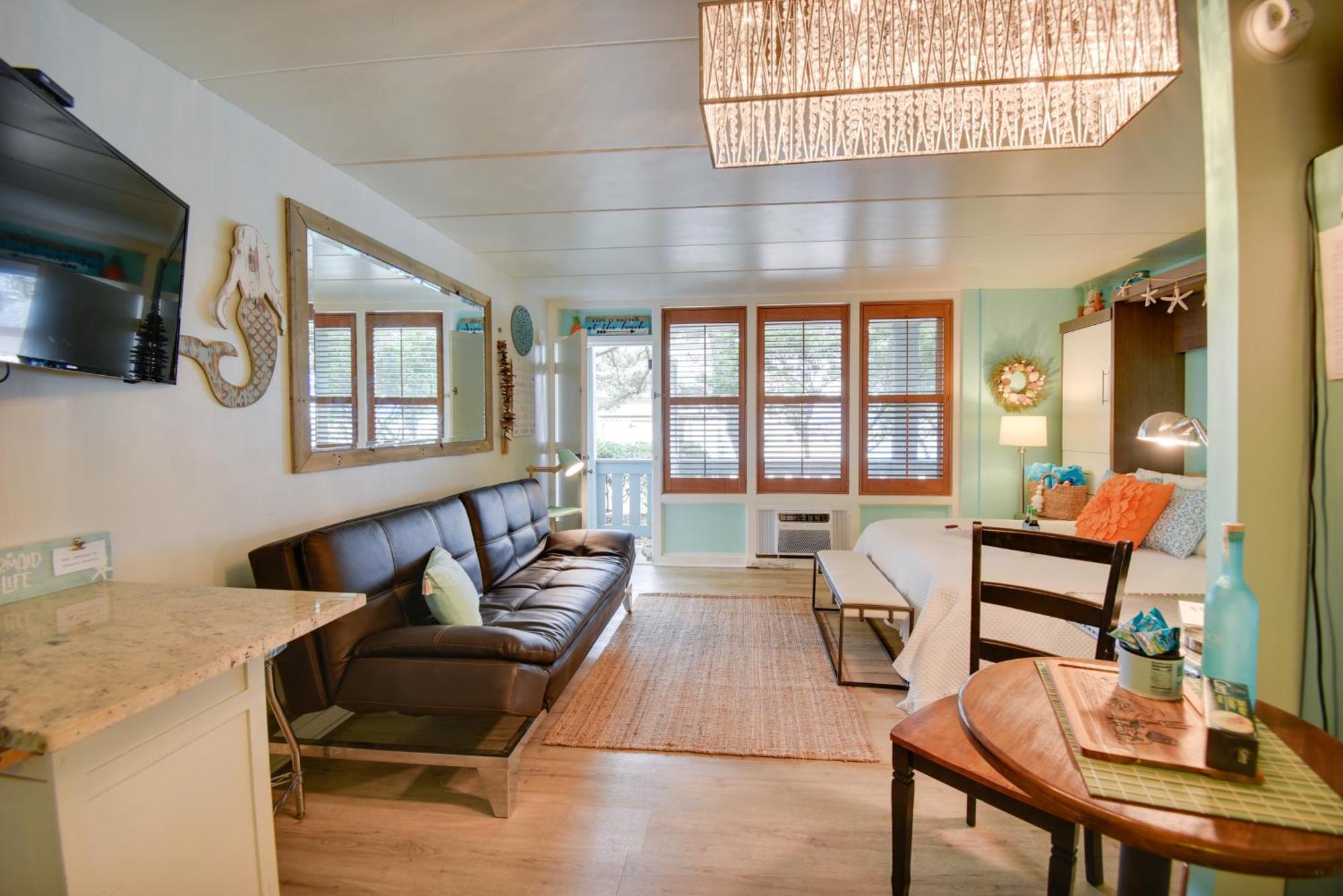 Chic Virginia Beach Retreat - Pool, Steps To Beach Екстериор снимка